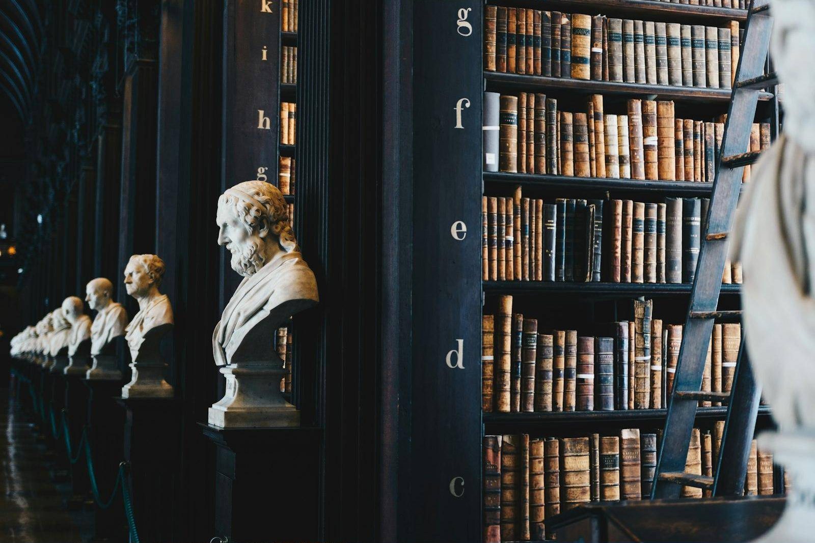 Biblioteca jurídica do escritório